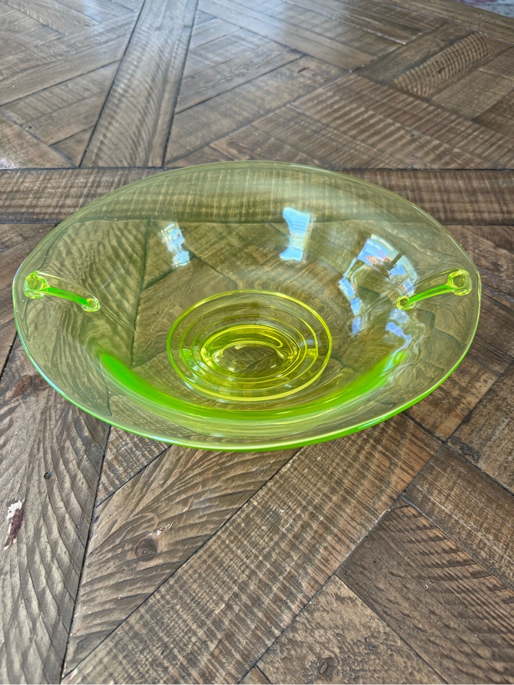 Vintage Imperial Glass
Company vaseline (uranium)
glass bowl - Picture 2 of 11